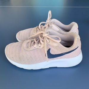 Nike rose pink kids shoes youth size 2